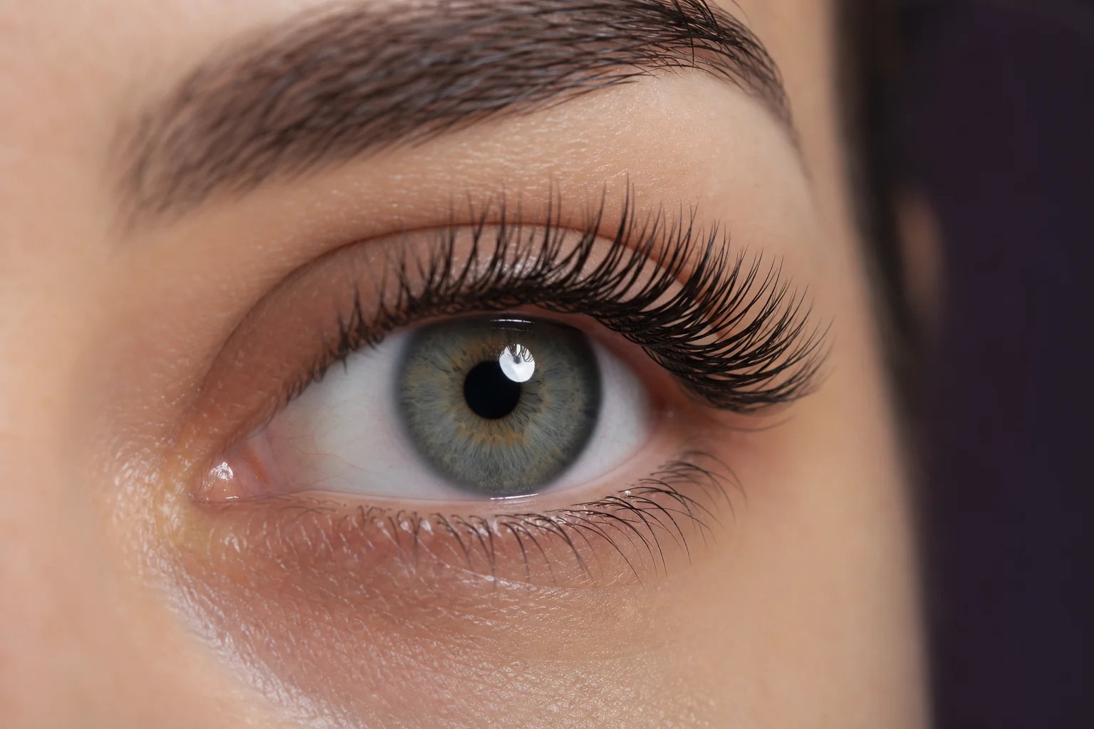 Close view of an eye with individual lash extensions